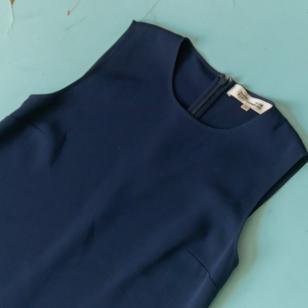 LIKE NEW Diane Von Furstenberg Alyson Navy Blue Sleeveless Flounce Dress Sz 2 - Picture 3 of 9